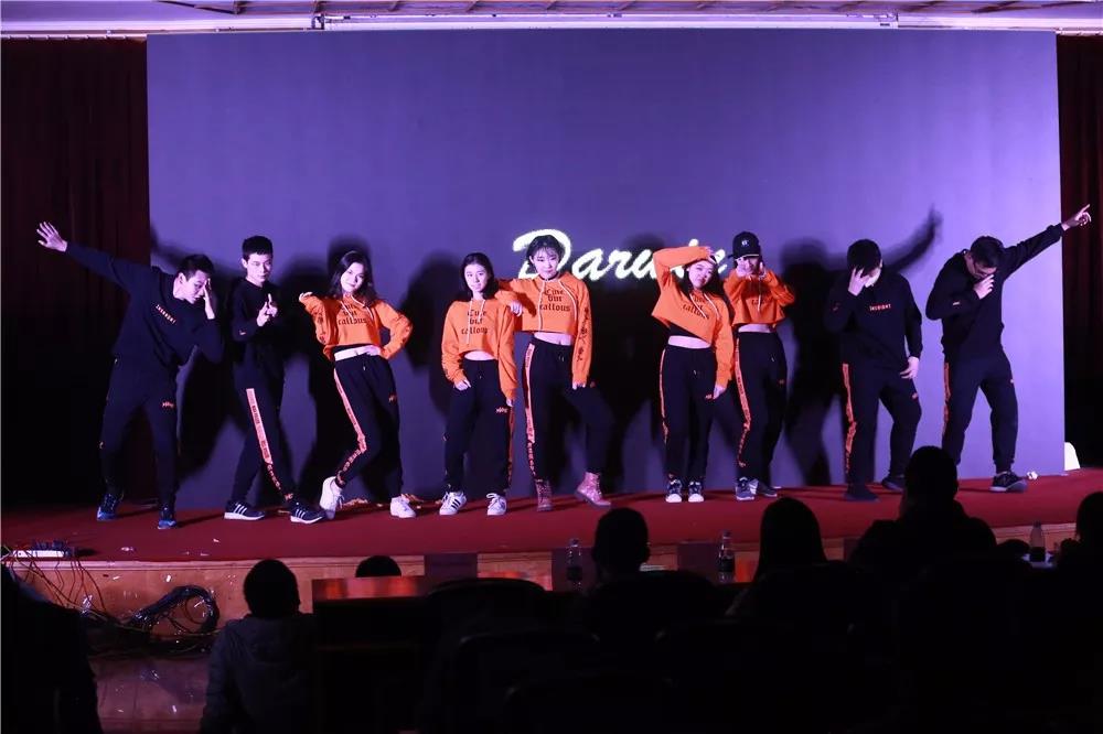 HFI新生表演