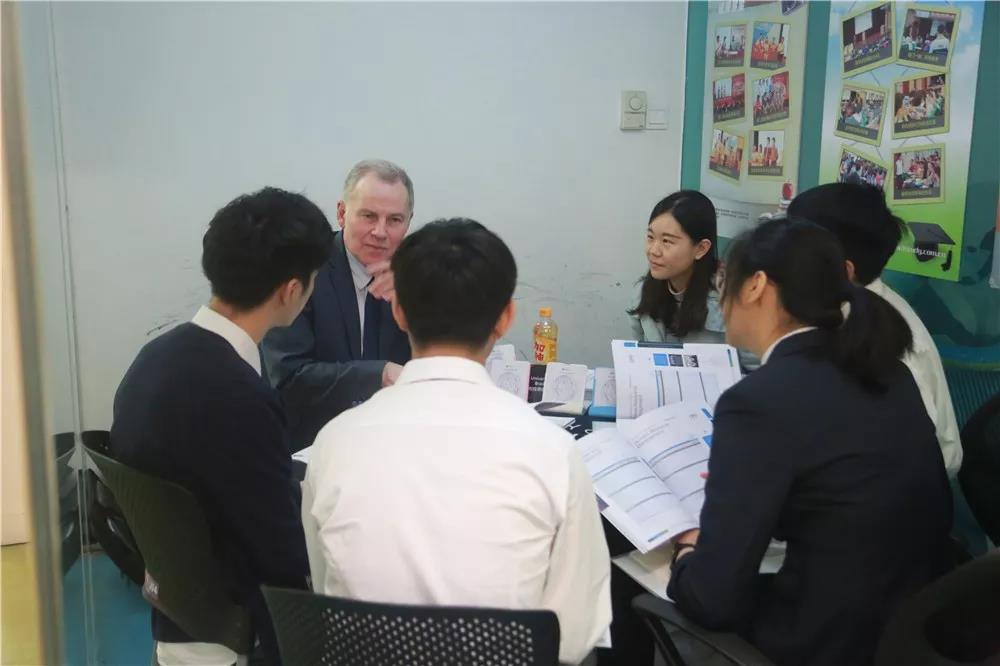 与大学招生官交流